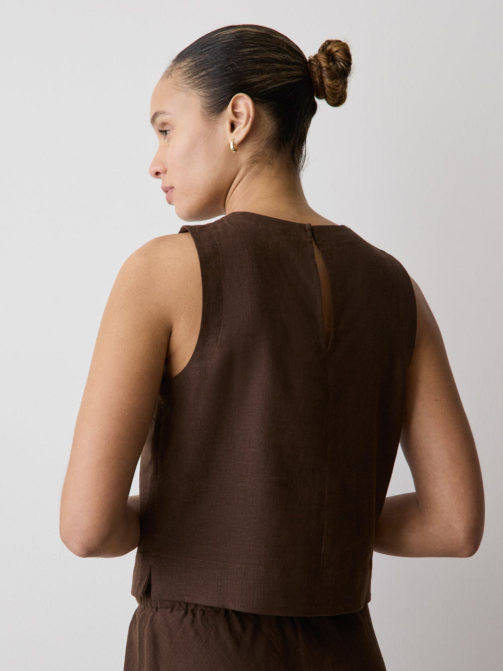 RW&CO Sleeveless Crew-Neck Linen-Blend Blouse