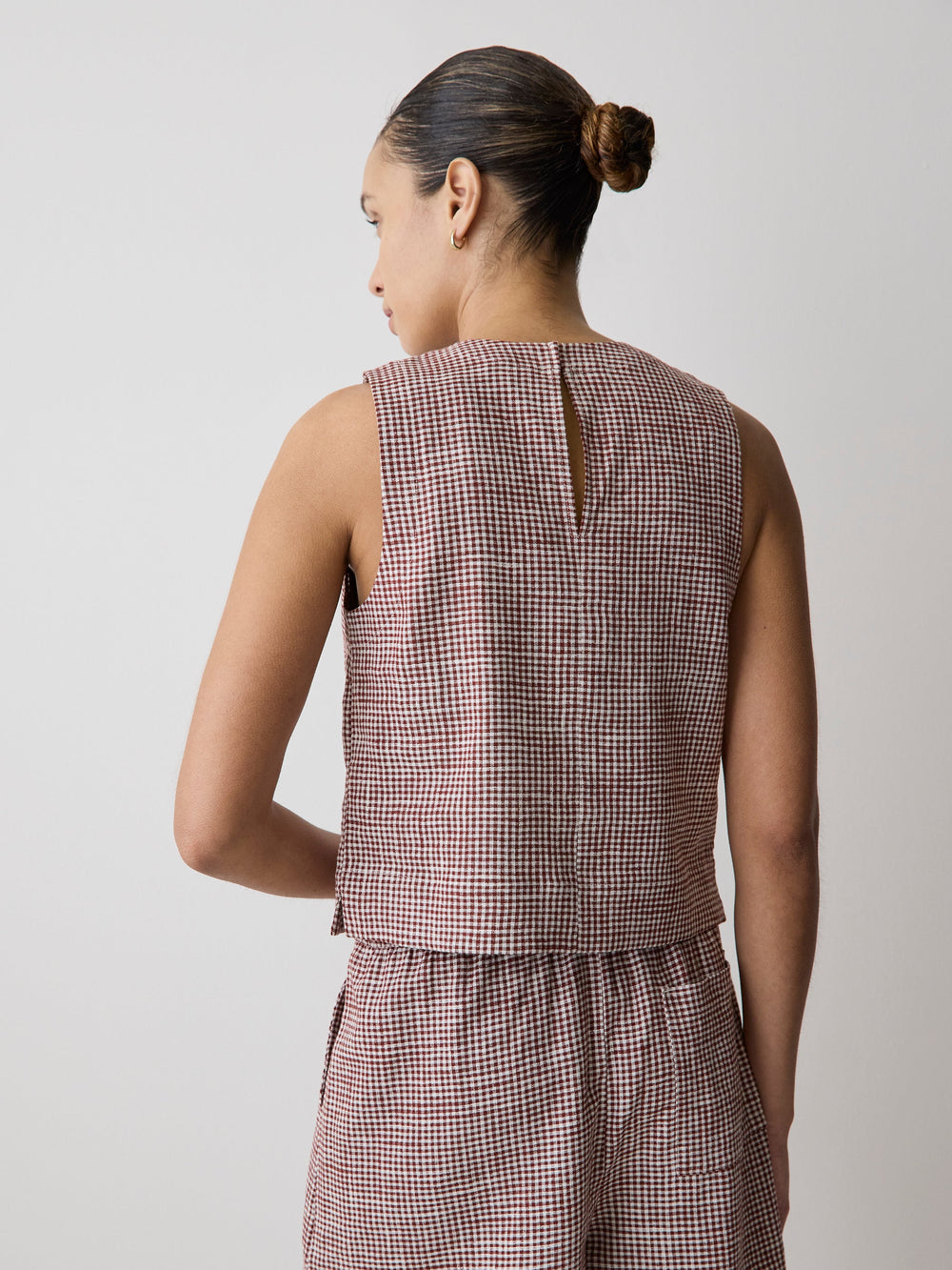 RW&CO Sleeveless Crew-Neck Linen-Blend Blouse