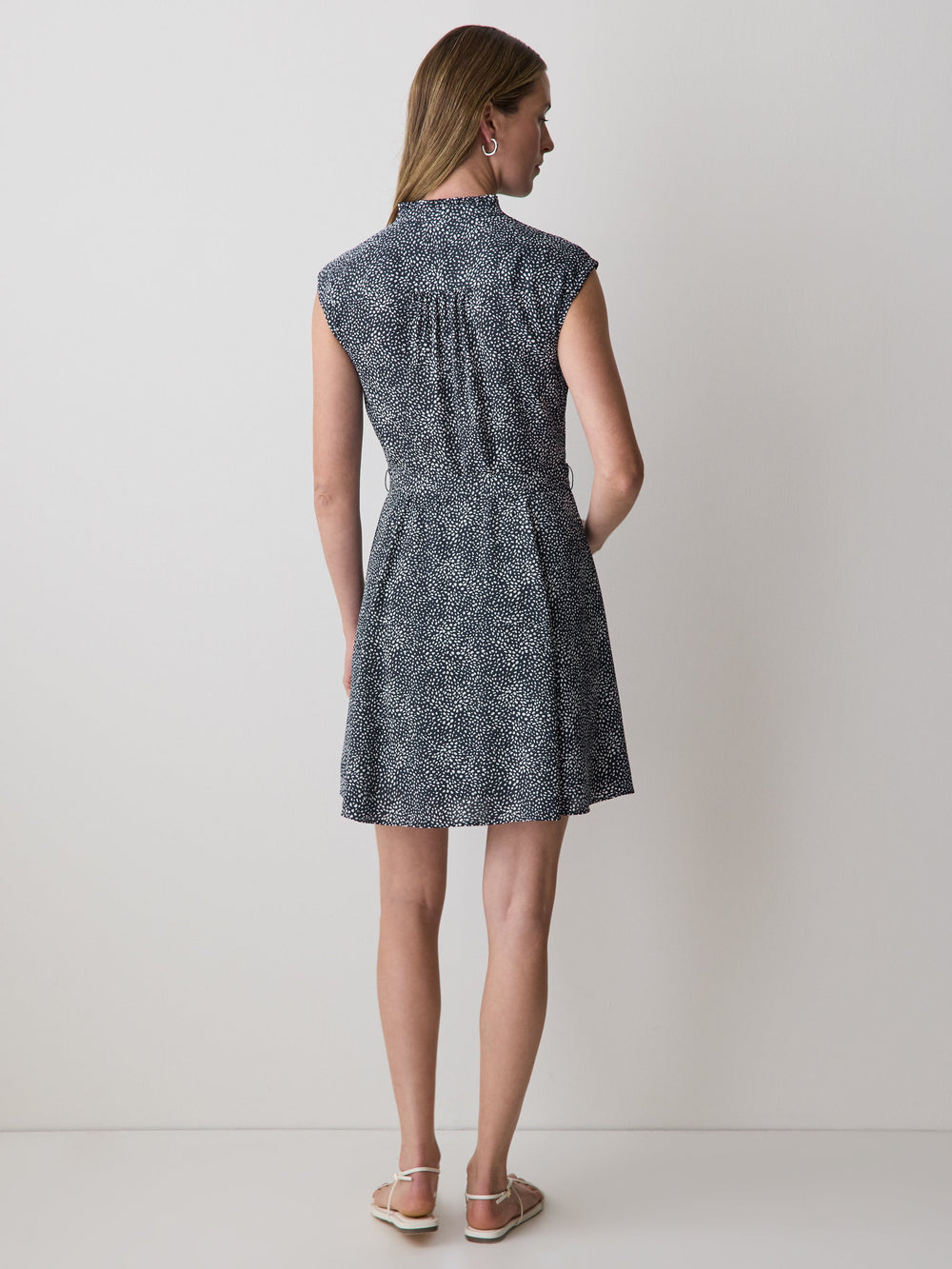 RW&CO Sleeveless Mock-Neck Buttoned-Down Mini Dress