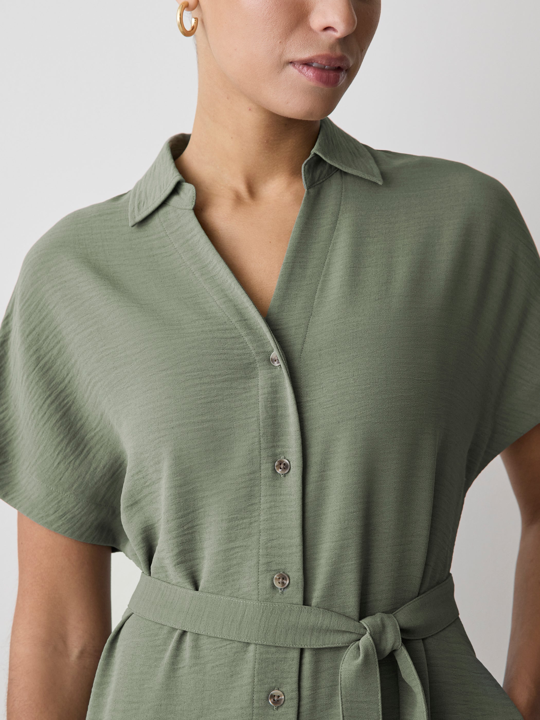 RW&CO Short-Sleeve Buttoned-Down Midi Dress with Shirt Collar