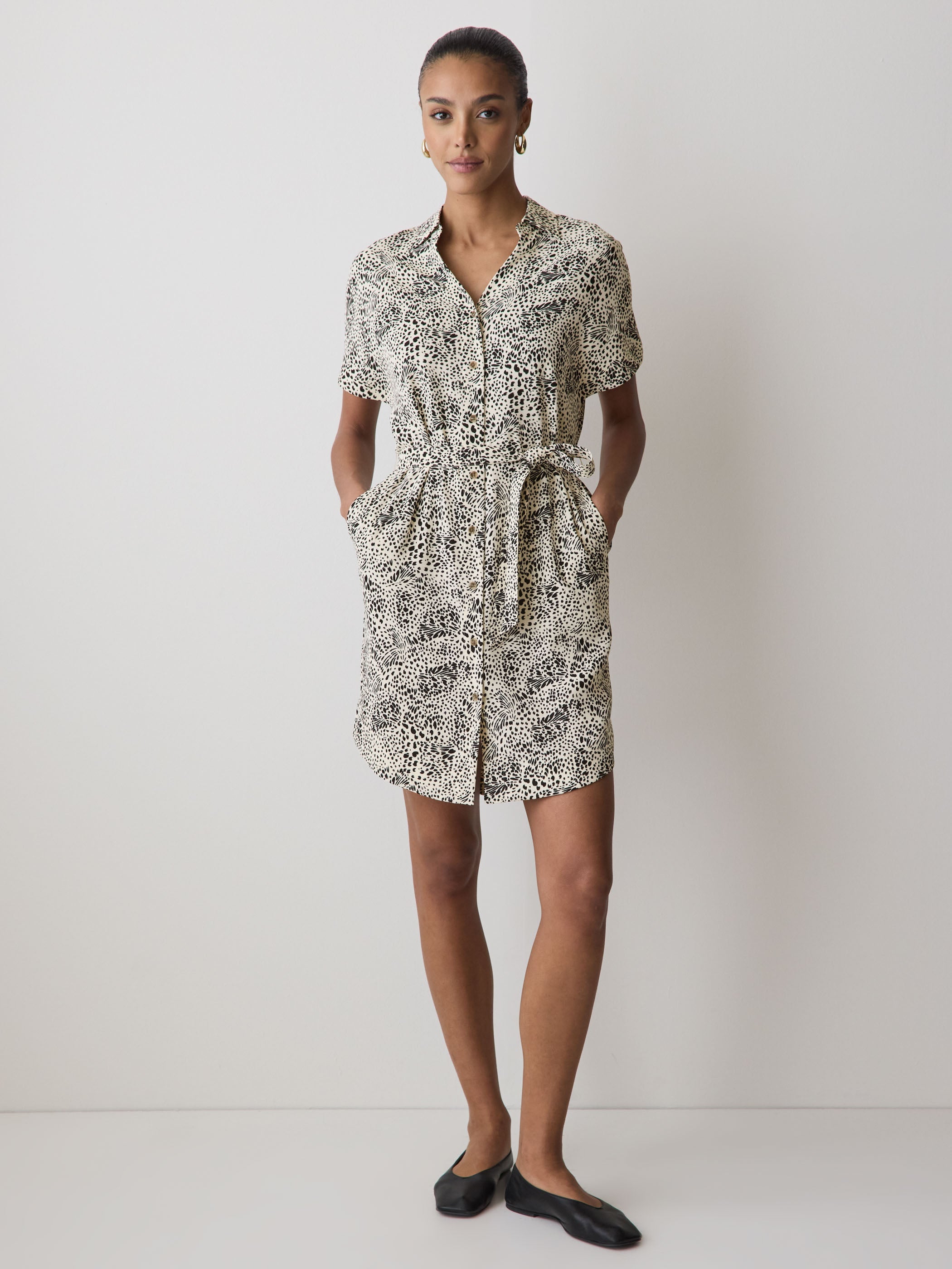 RW&CO Short-Sleeve Buttoned-Down Midi Dress with Shirt Collar