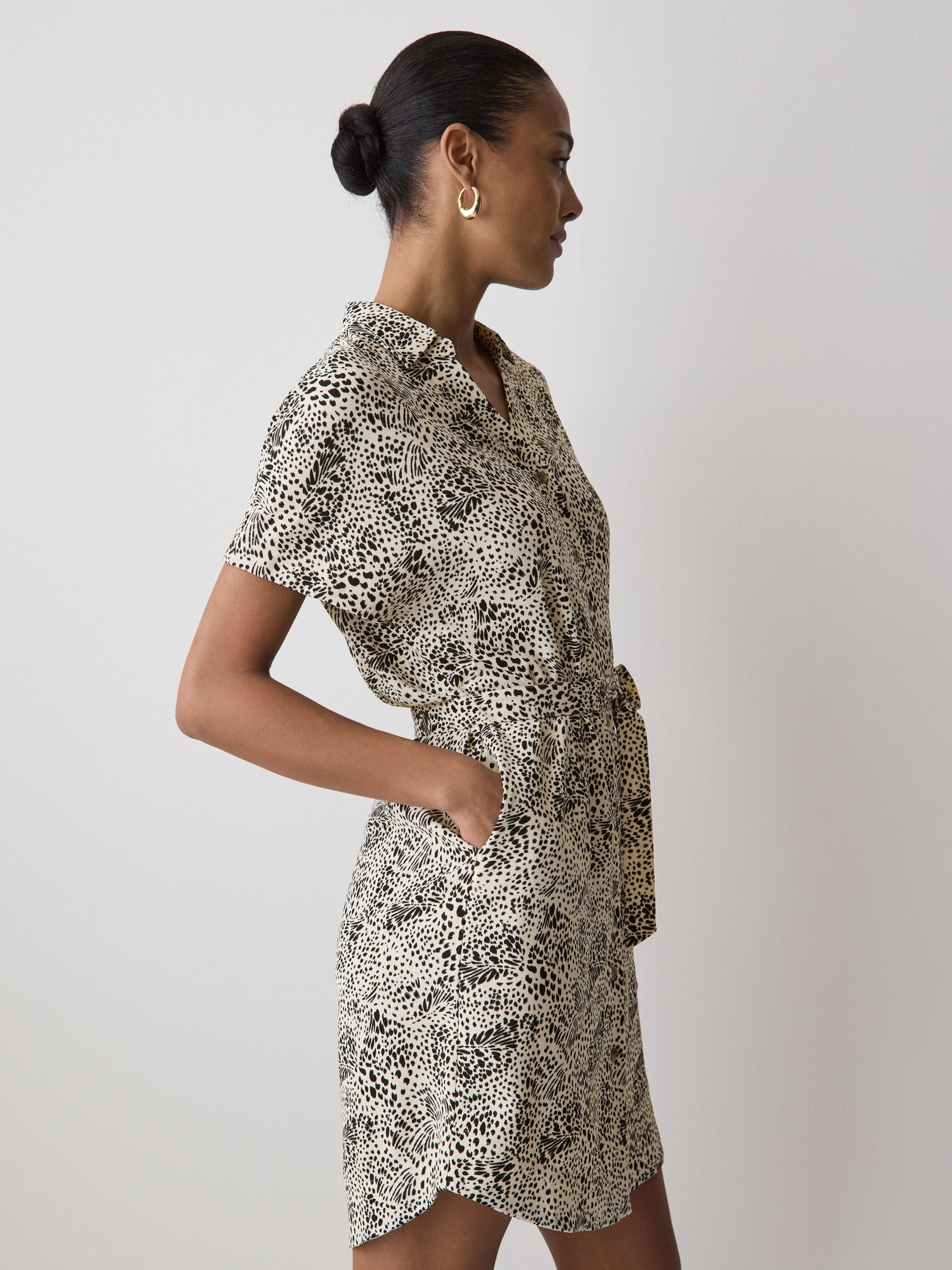 RW&CO Short-Sleeve Buttoned-Down Midi Dress with Shirt Collar