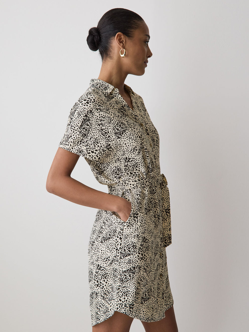 RW&CO Short-Sleeve Buttoned-Down Midi Dress with Shirt Collar