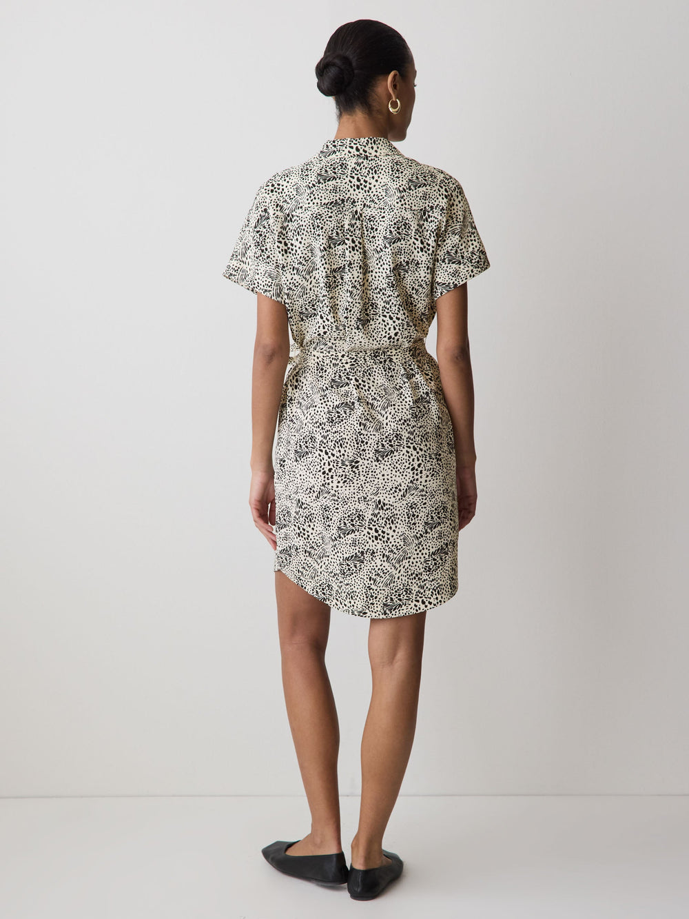 RW&CO Short-Sleeve Buttoned-Down Midi Dress with Shirt Collar
