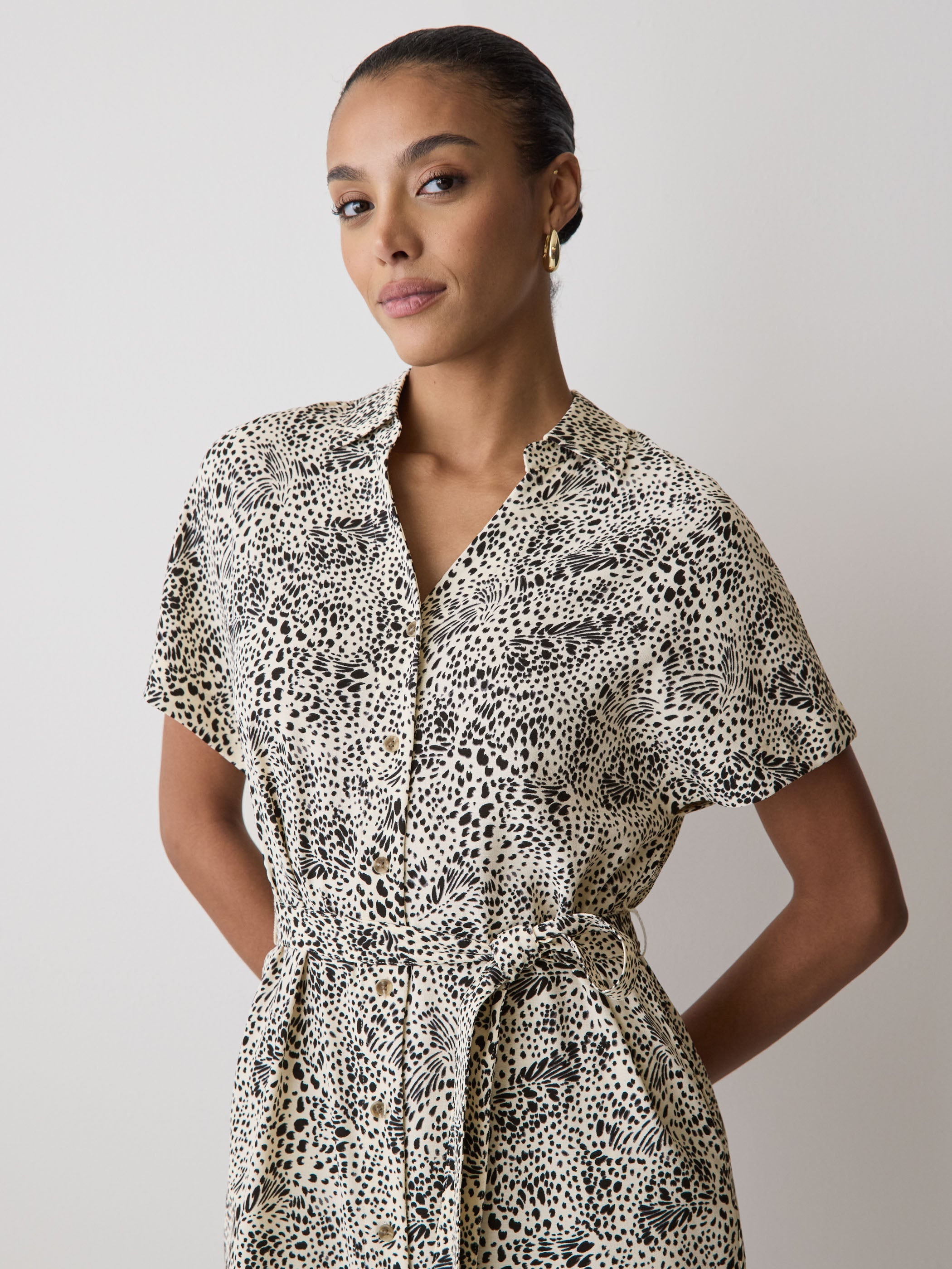 RW&CO Short-Sleeve Buttoned-Down Midi Dress with Shirt Collar