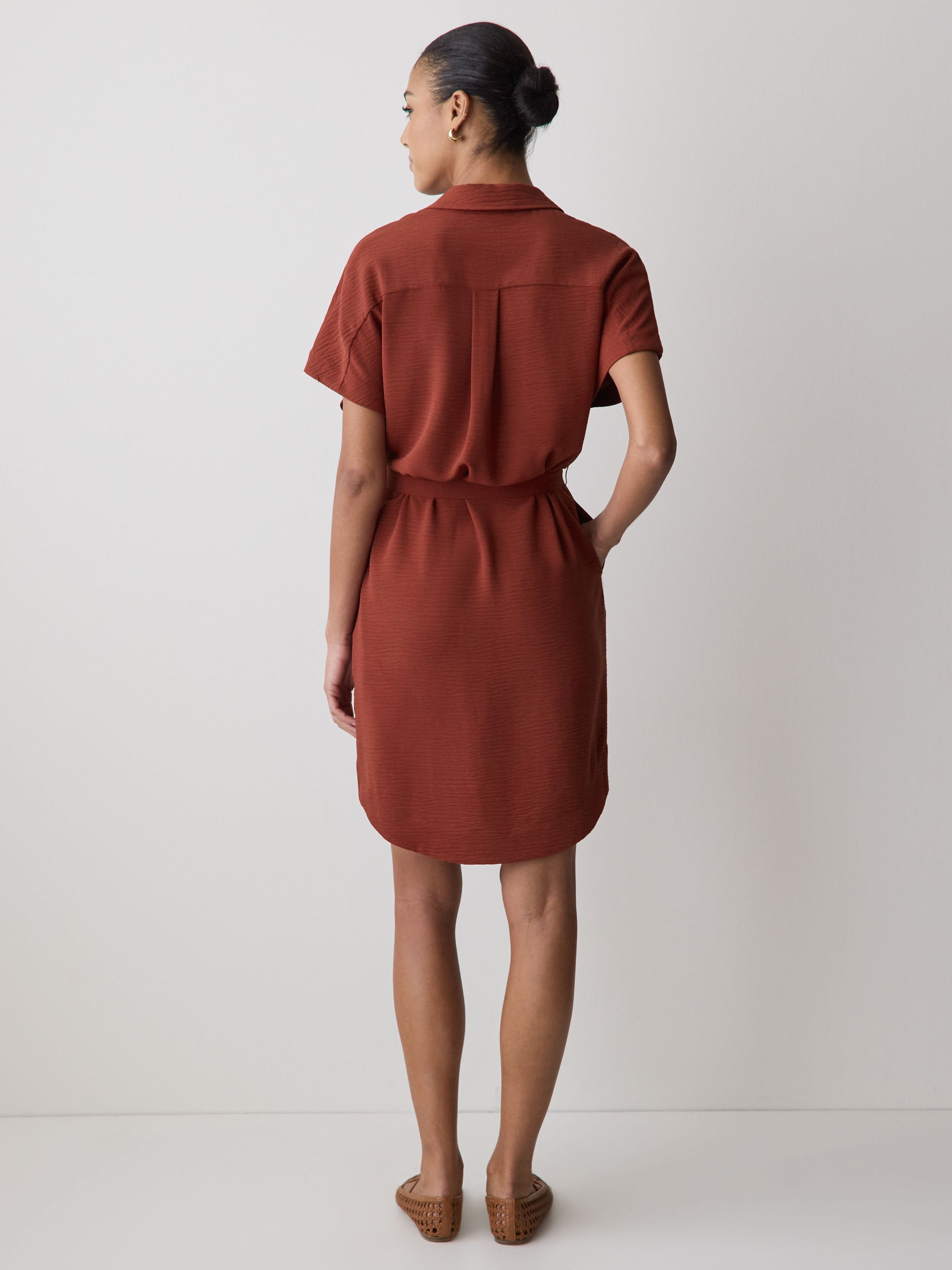 RW&CO Short-Sleeve Buttoned-Down Midi Dress with Shirt Collar
