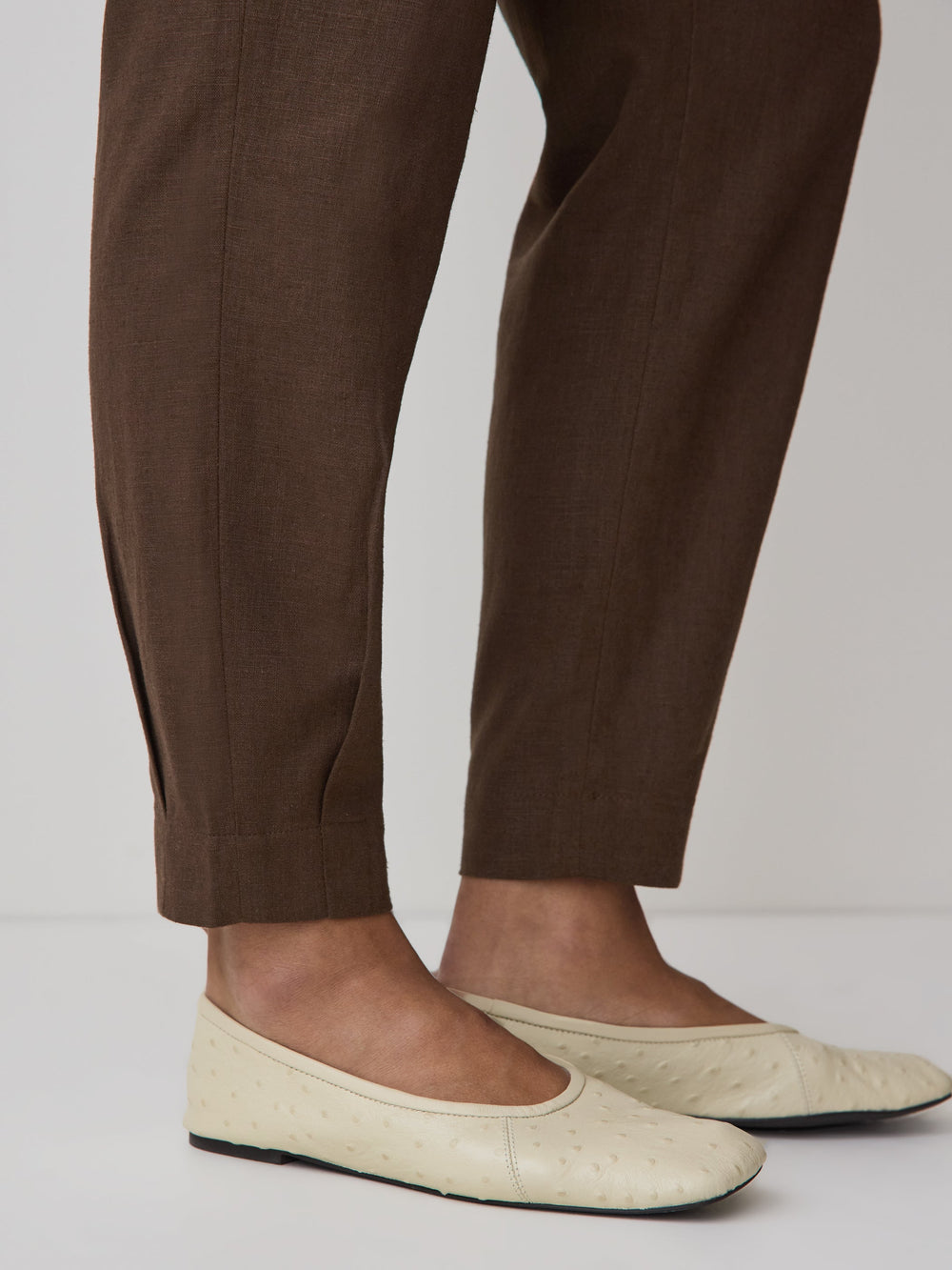 RW&CO Linen Mid-Rise Tapered-Leg Jogger Pant