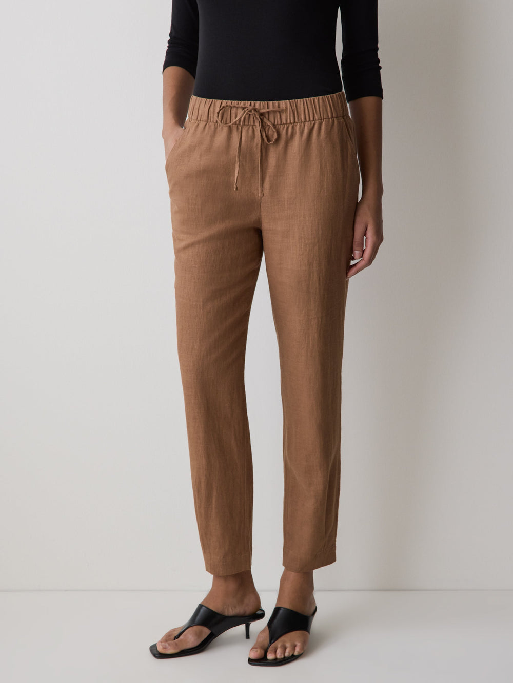 RW&CO Linen Mid-Rise Tapered-Leg Jogger Pant