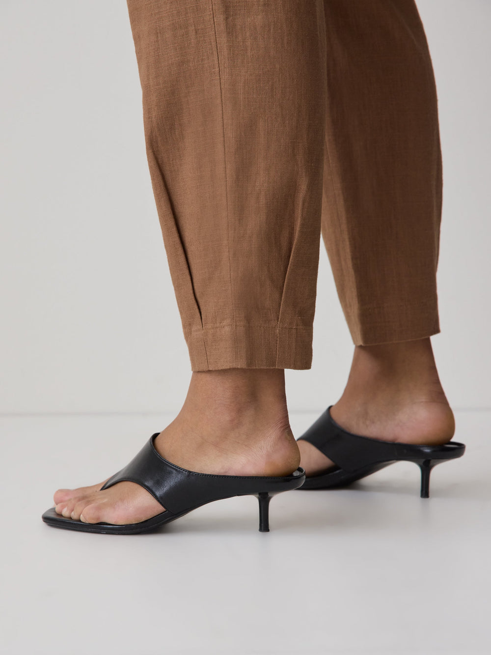 RW&CO Linen Mid-Rise Tapered-Leg Jogger Pant