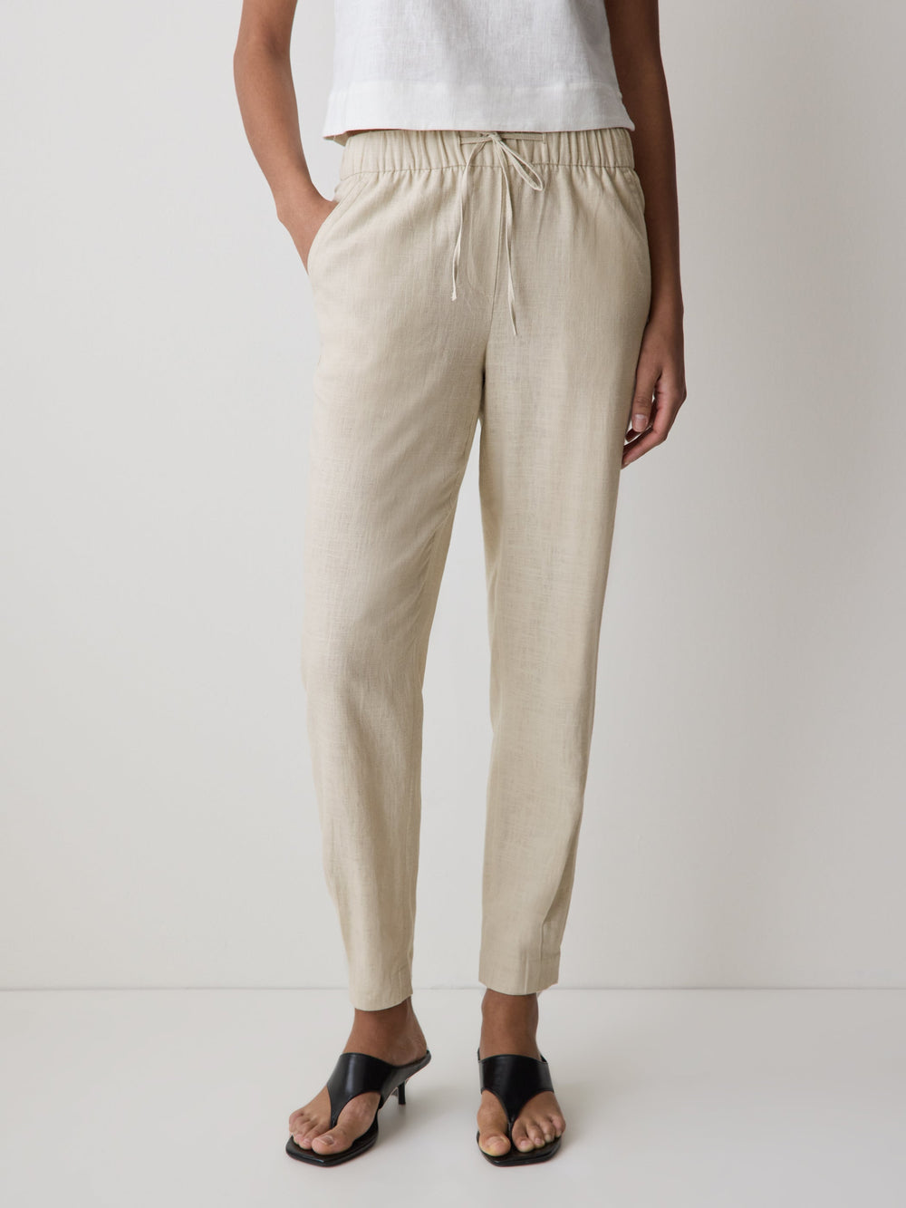RW&CO Linen Mid-Rise Tapered-Leg Jogger Pant