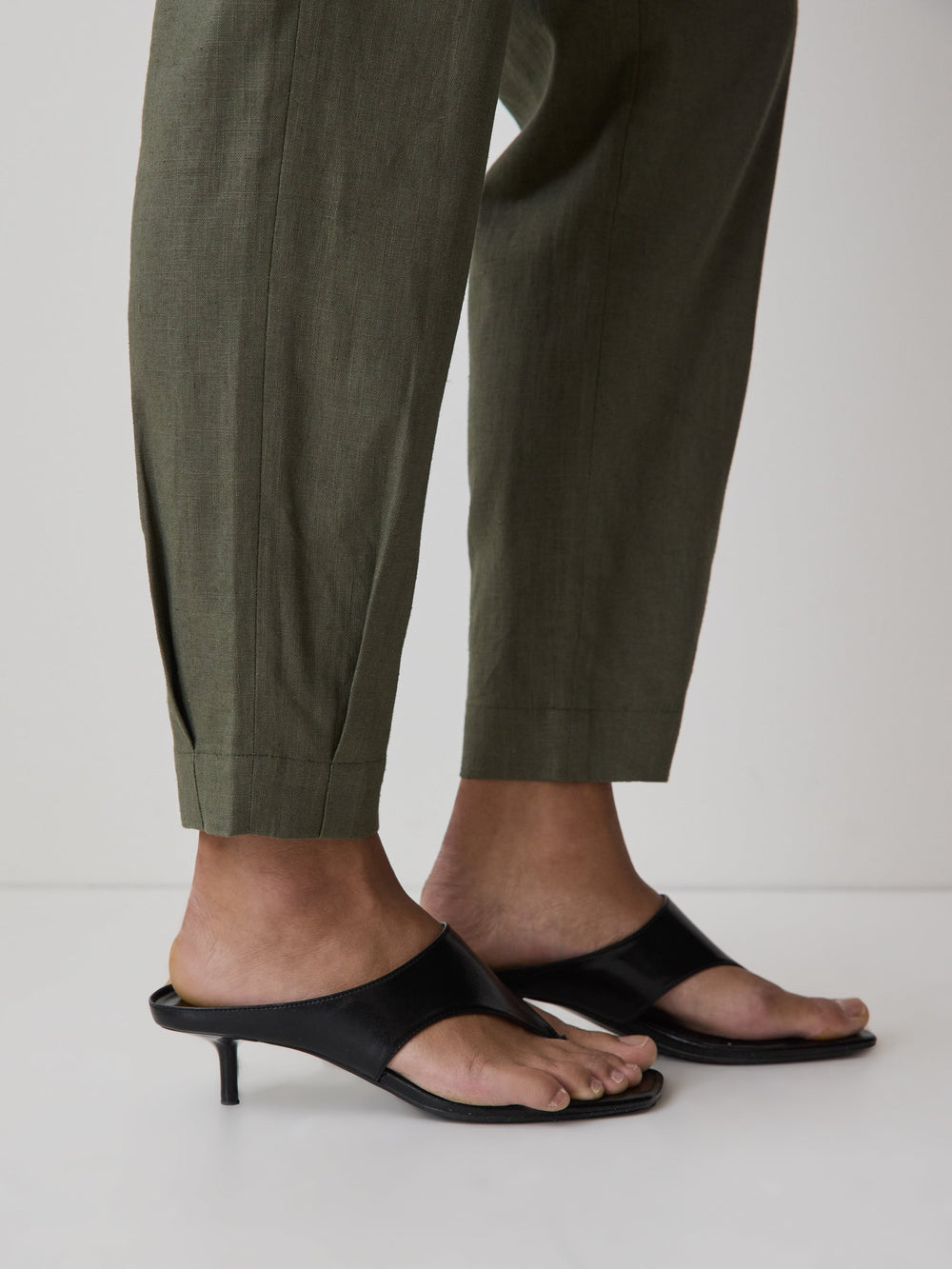 RW&CO Linen Mid-Rise Tapered-Leg Jogger Pant