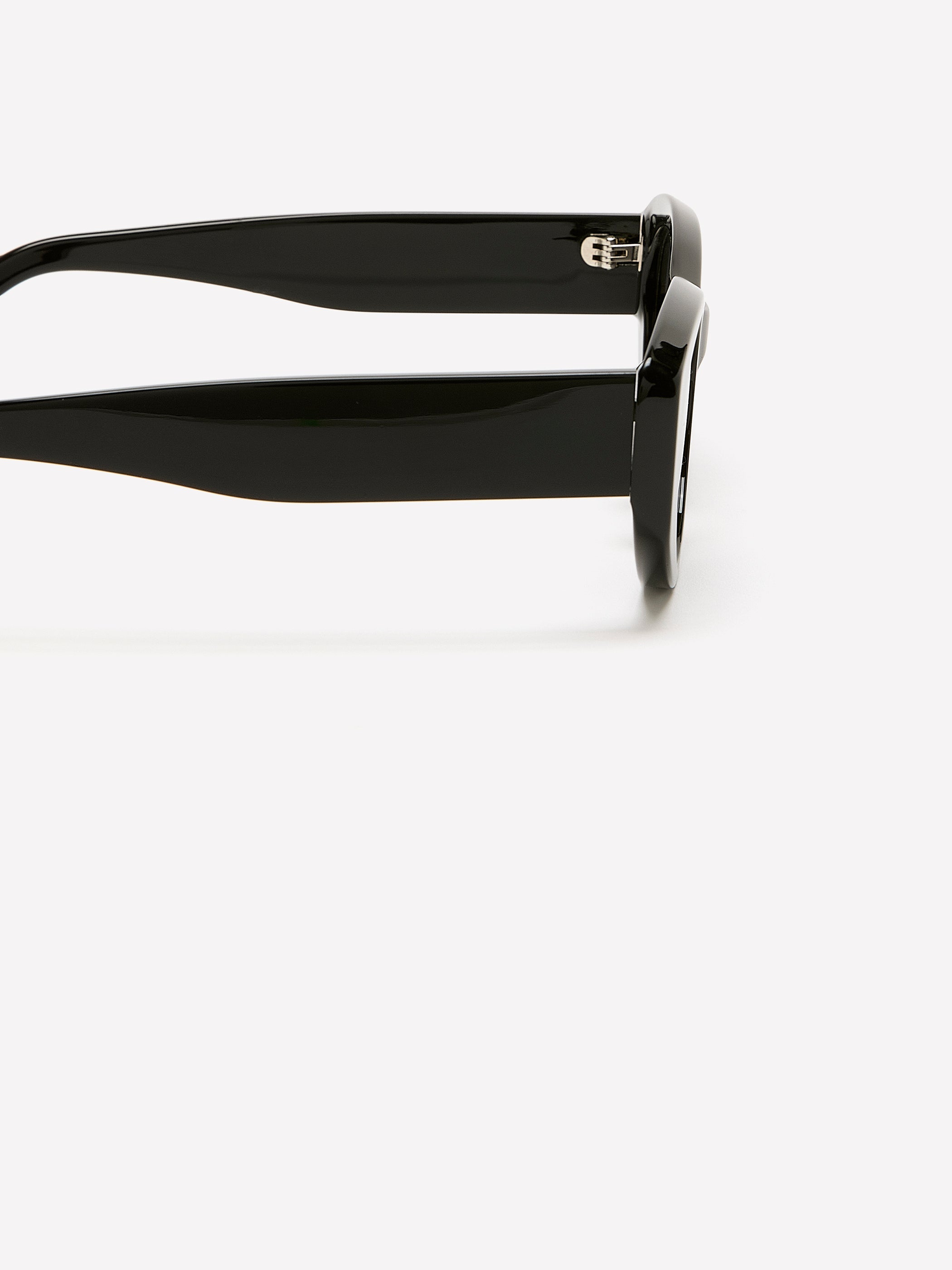 RW&CO Oval Sunglasses