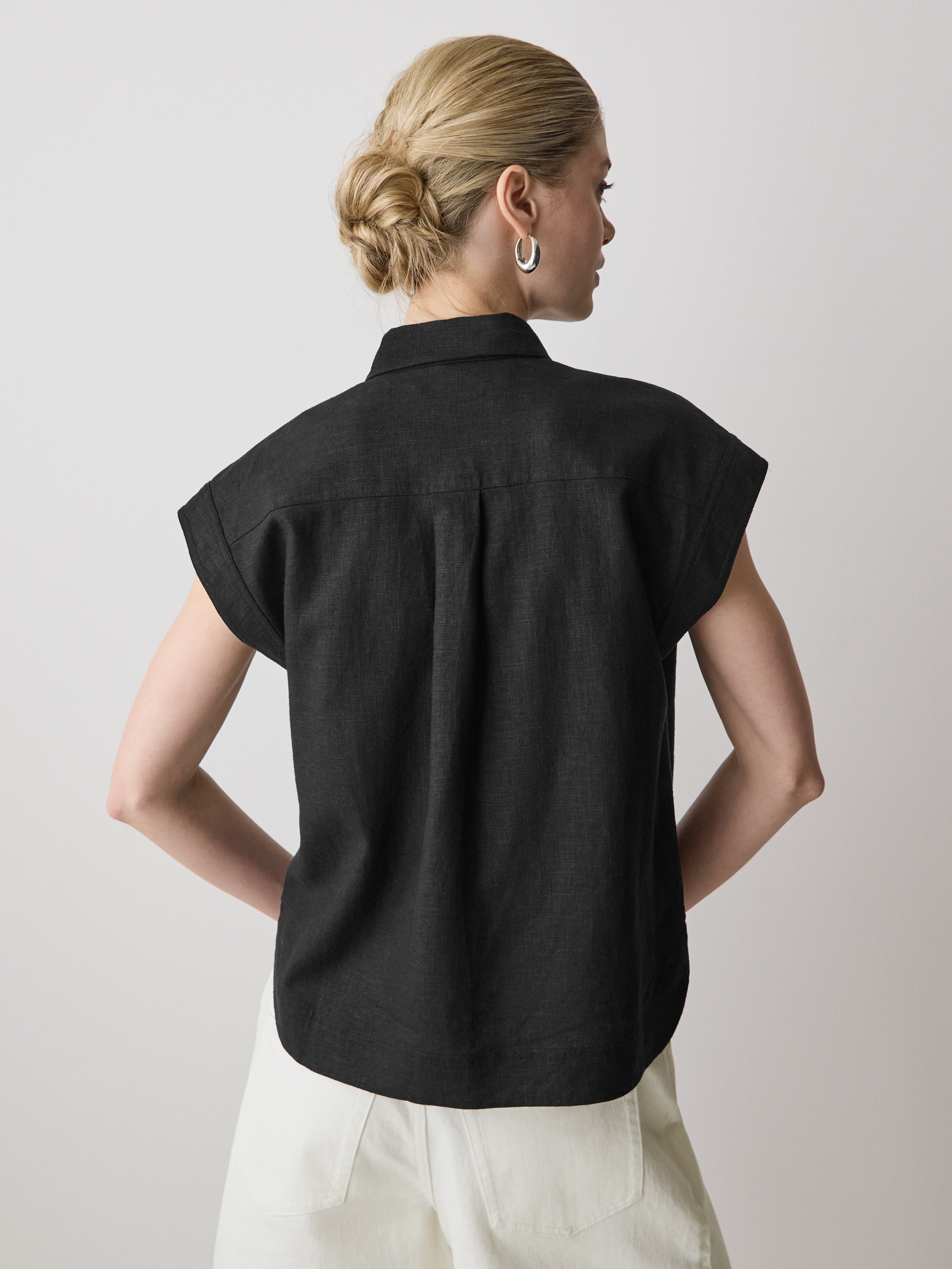 RW&CO Linen-Blend Extended-Sleeve Blouse with Shirt Collar