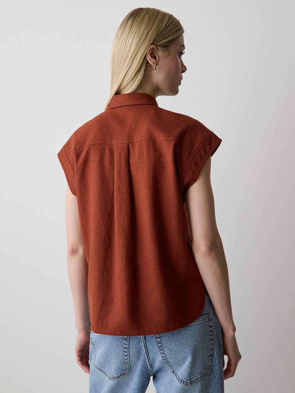 RW&CO Linen-Blend Extended-Sleeve Blouse with Shirt Collar