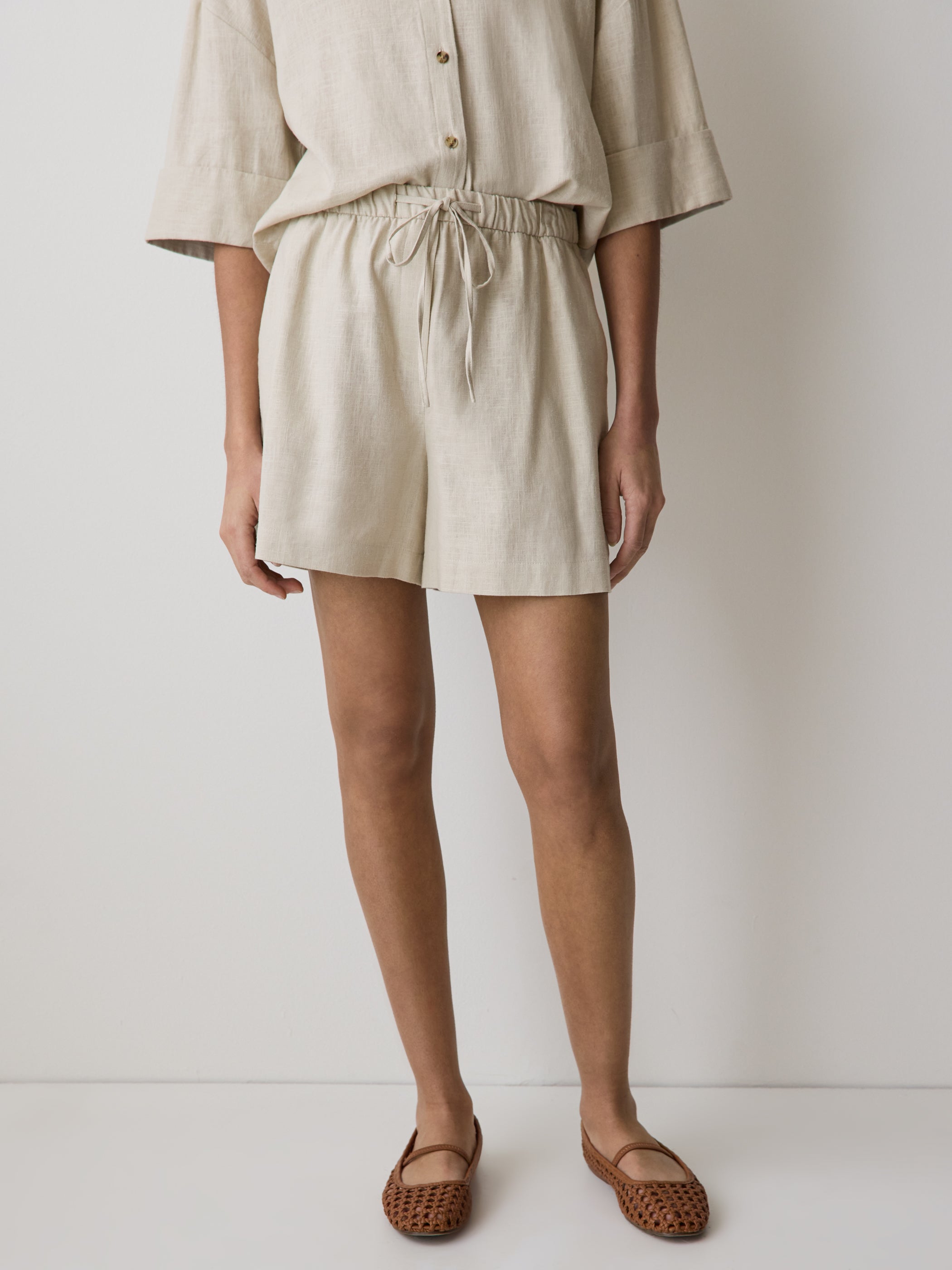 RW&CO Linen-Blend Mid-Rise Pull-On Short