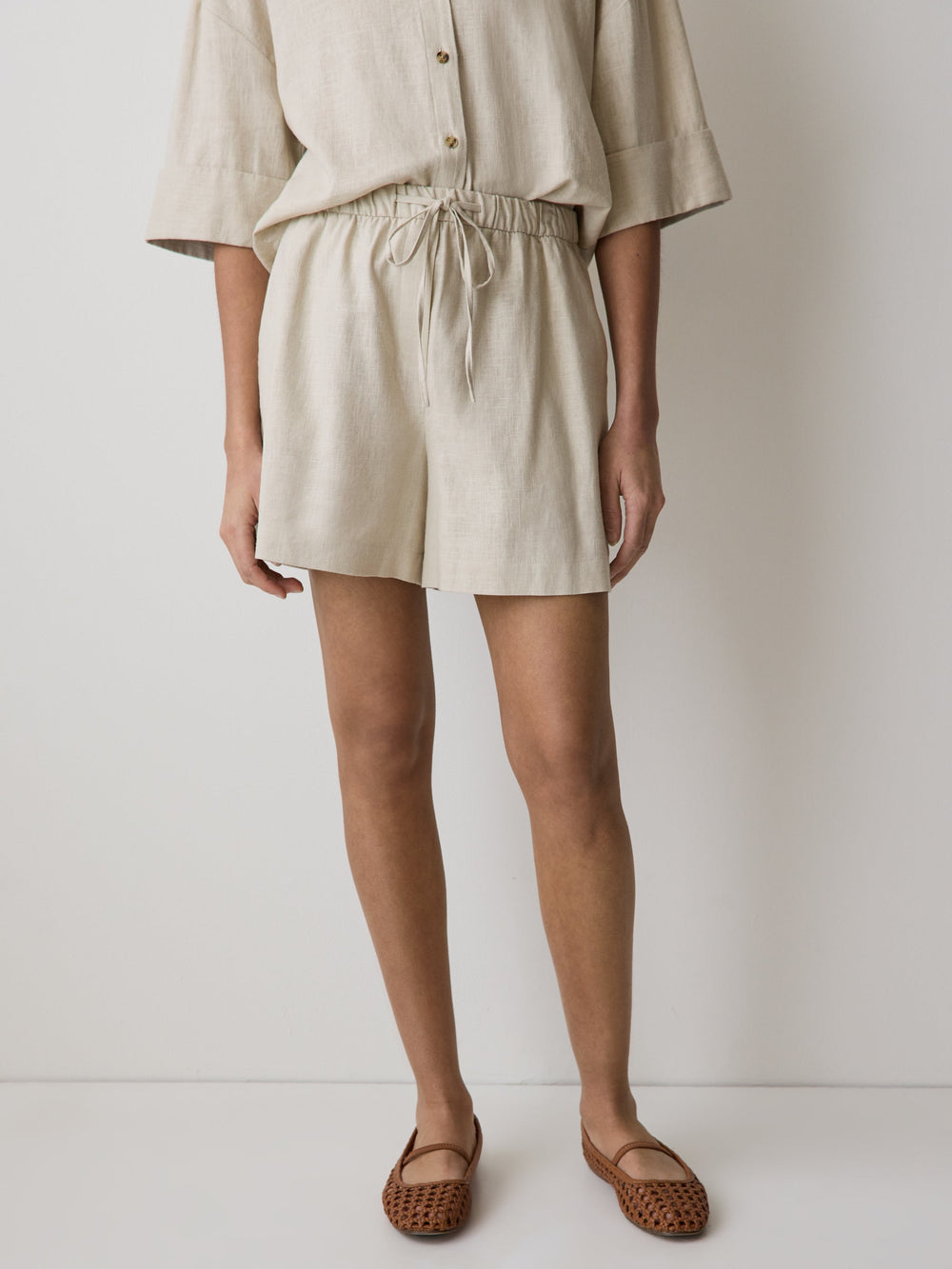 RW&CO Linen-Blend Mid-Rise Pull-On Short