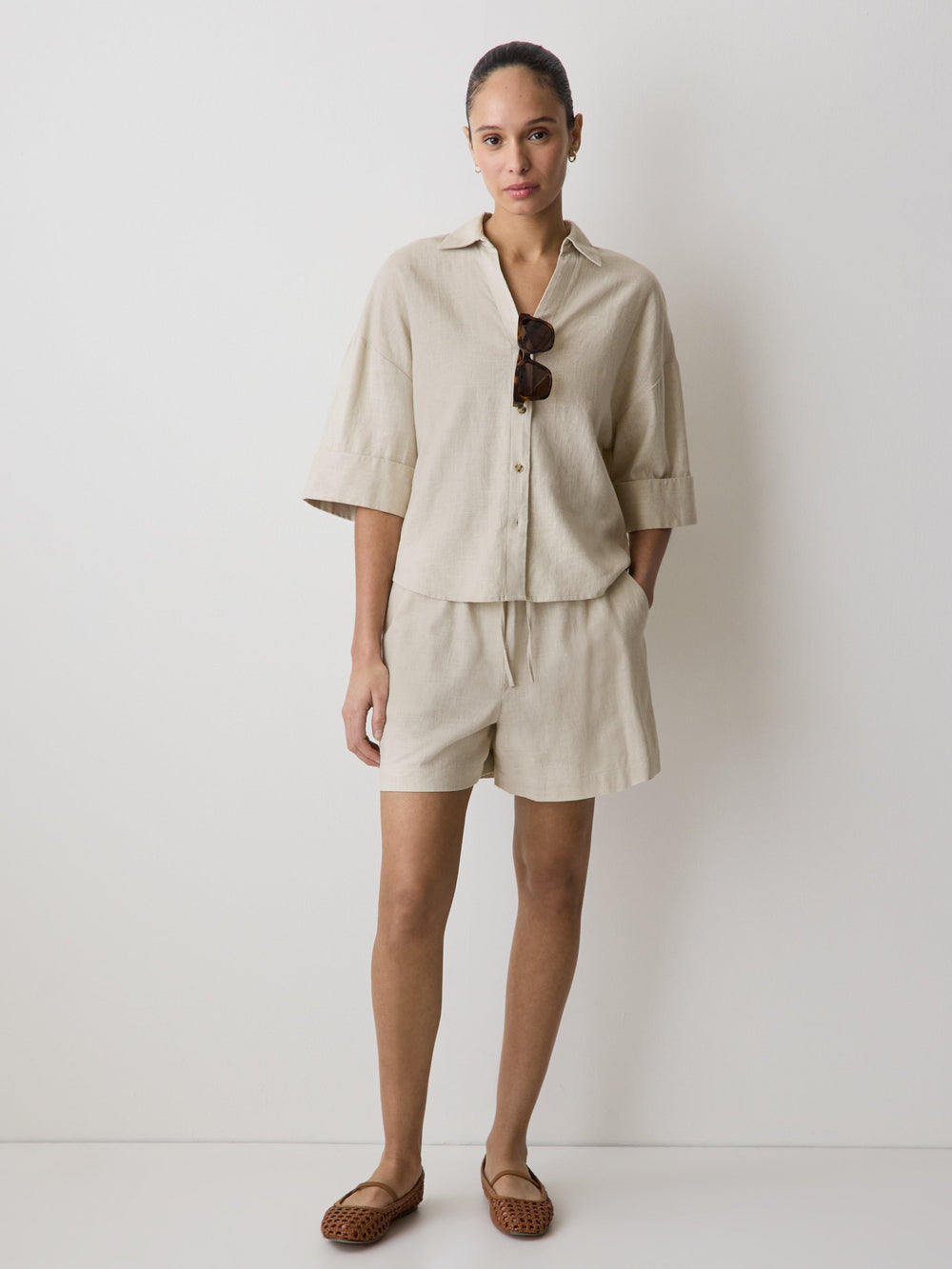 RW&CO Linen-Blend Mid-Rise Pull-On Short