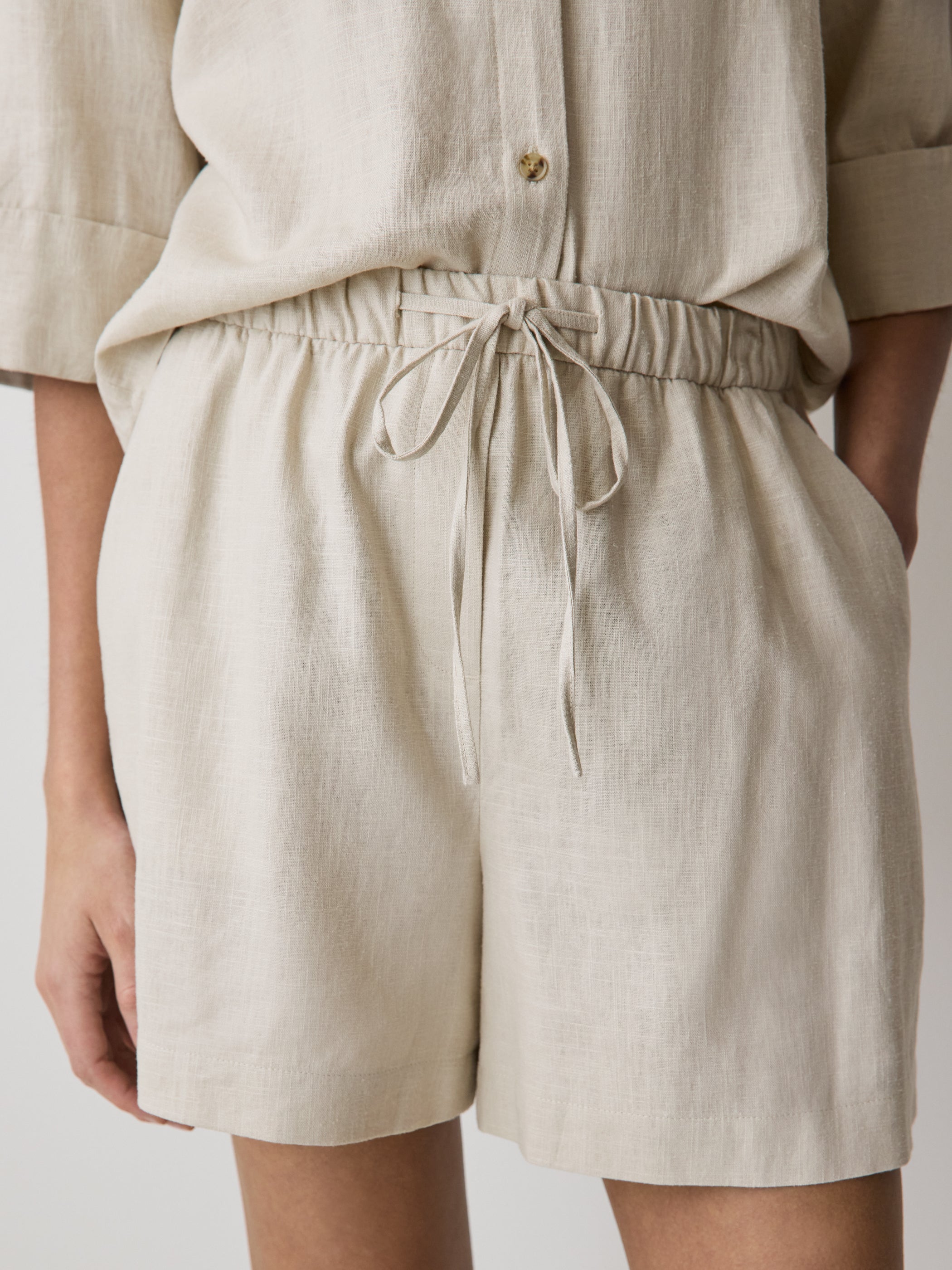 RW&CO Linen-Blend Mid-Rise Pull-On Short
