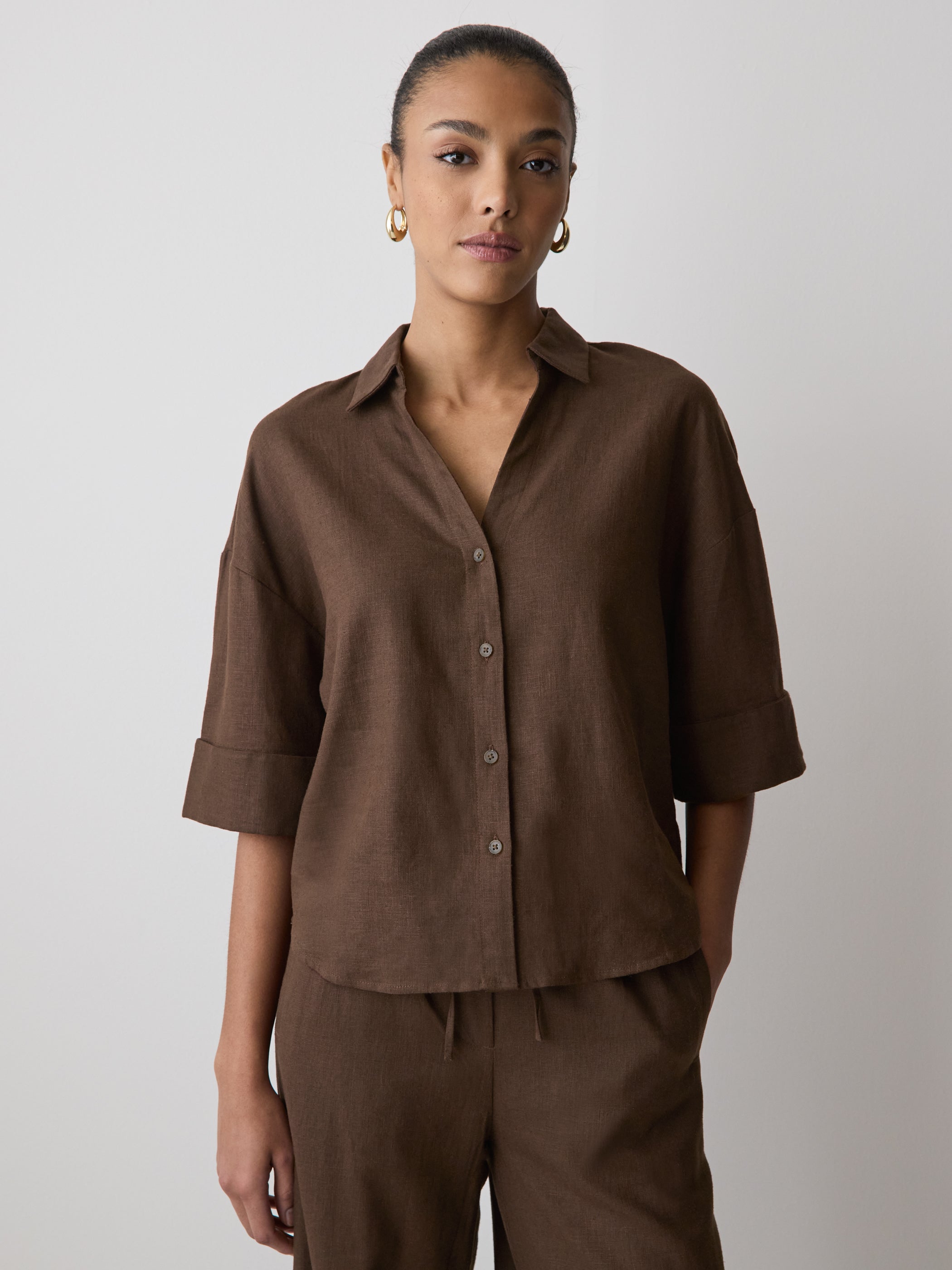 RW&CO Linen-Blend Short-Sleeve Blouse with Shirt Collar