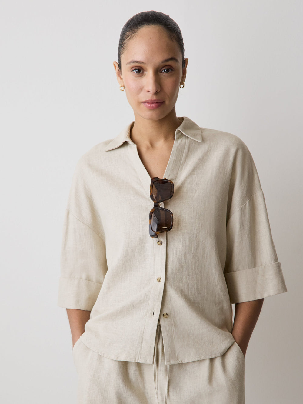 RW&CO Linen-Blend Short-Sleeve Blouse with Shirt Collar