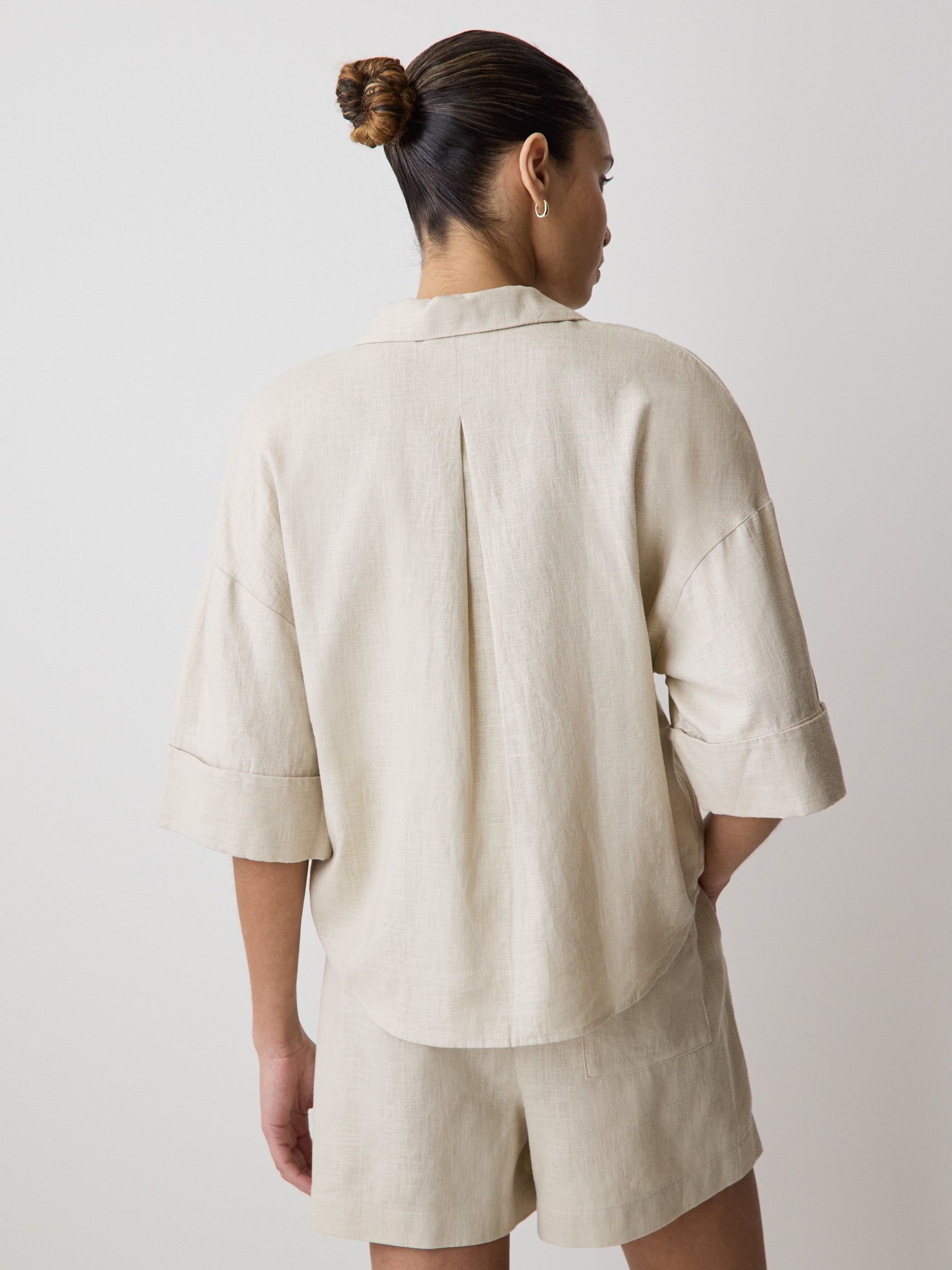 RW&CO Linen-Blend Short-Sleeve Blouse with Shirt Collar