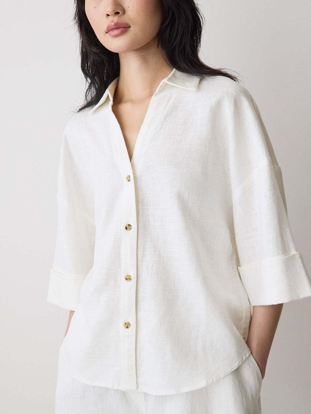 RW&CO Linen-Blend Short-Sleeve Blouse with Shirt Collar