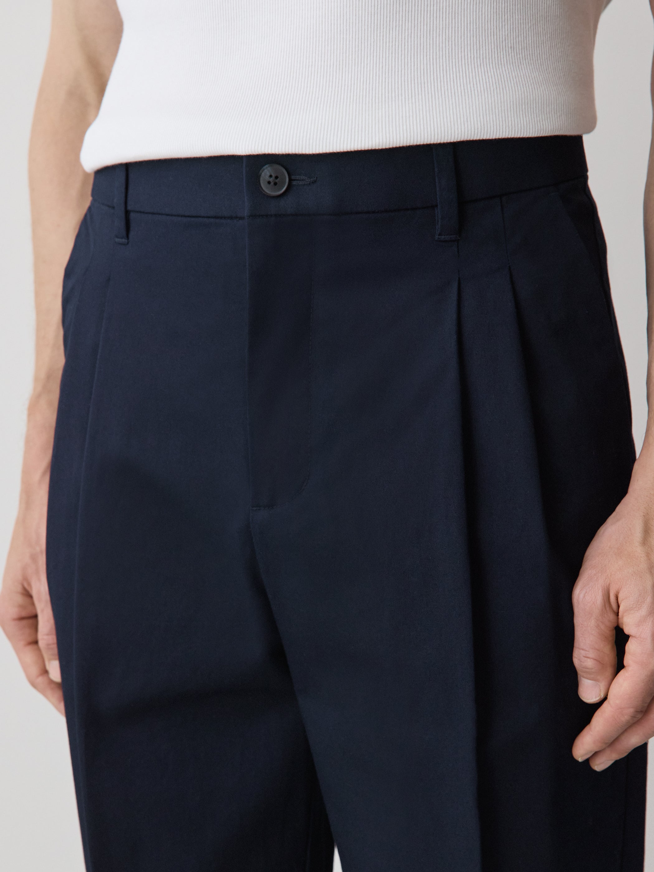 RW&CO Loose Straight-Leg Pleated Chino Pant