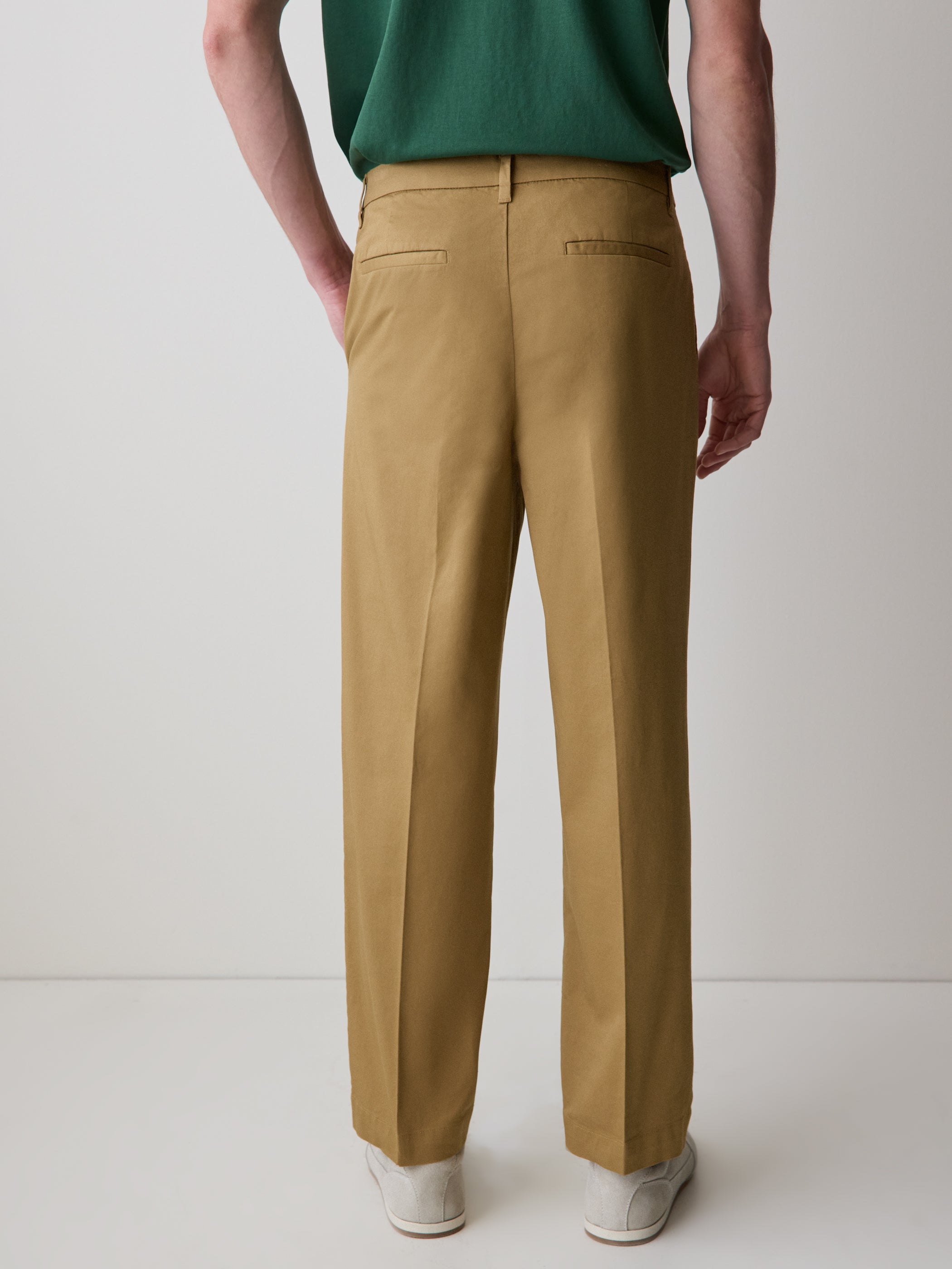 RW&CO Loose Straight-Leg Pleated Chino Pant