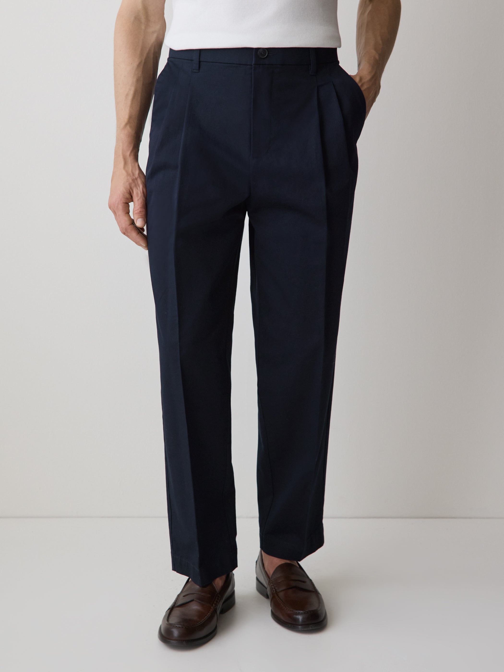 RW&CO Loose Straight-Leg Pleated Chino Pant