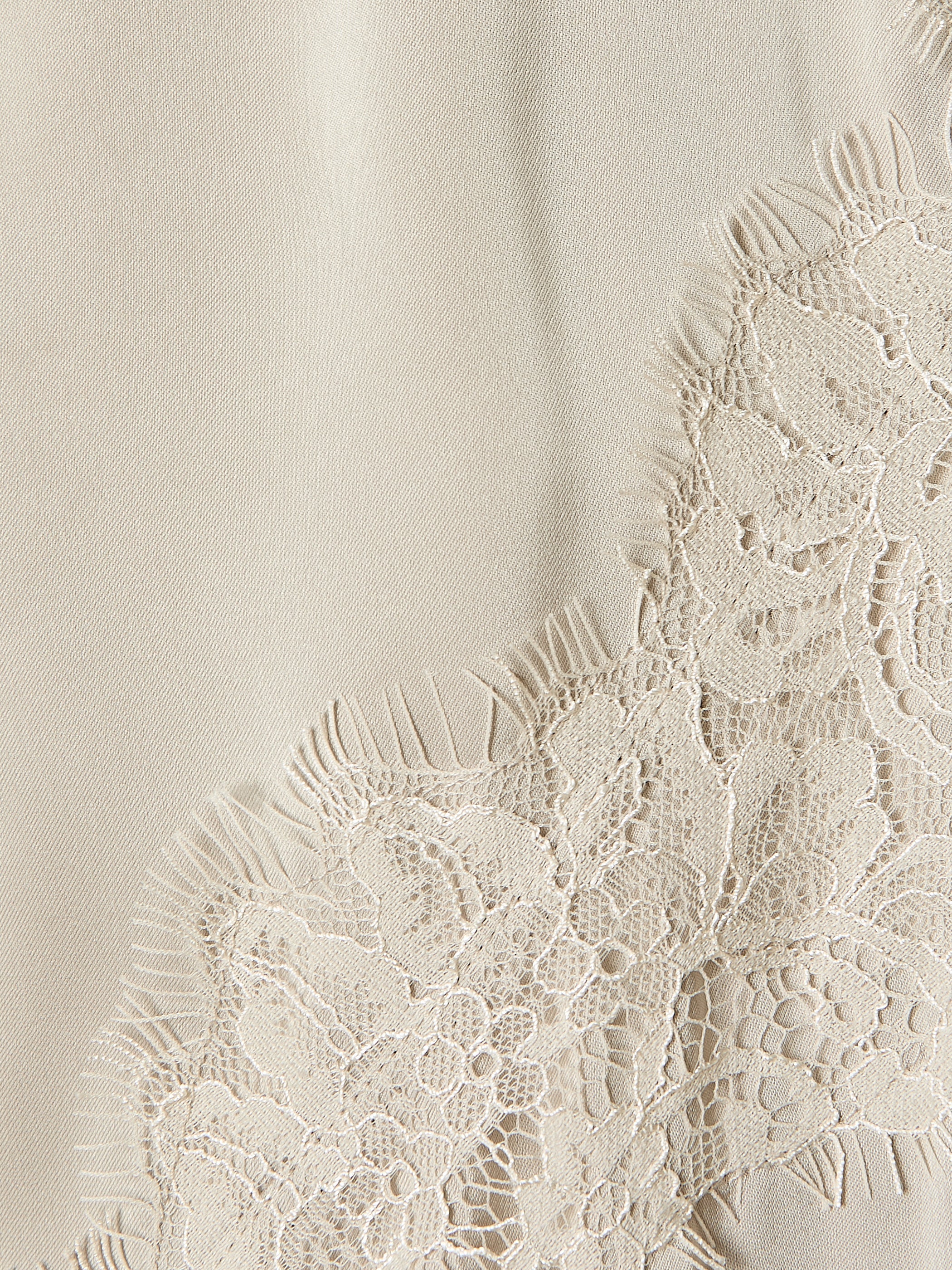 RW&CO Sleeveless V-Neck Satin Blouse with Lace Trims