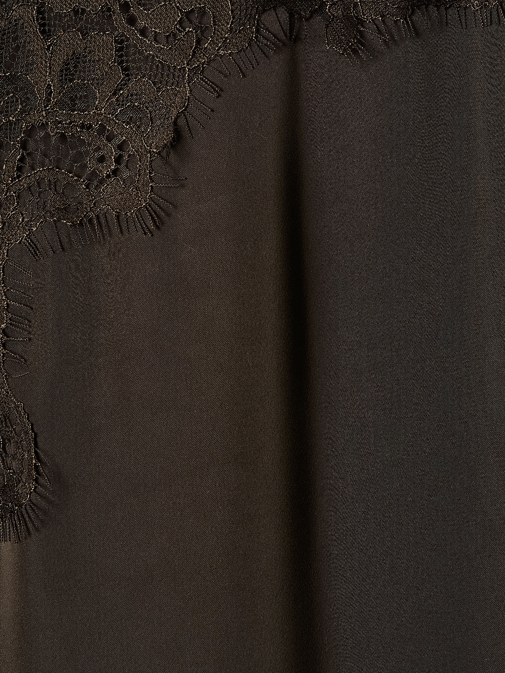 RW&CO Sleeveless V-Neck Satin Blouse with Lace Trims